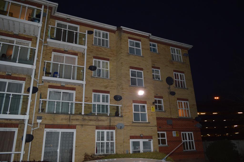 1 bedroom purpose built flat available to let in