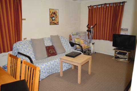 1 bedroom flat to rent, Churchill Court , Ilford, Essex, IG1
