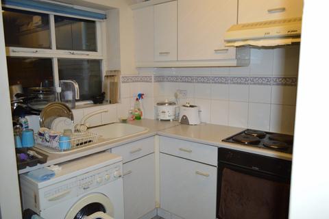 1 bedroom flat to rent, Churchill Court , Ilford, Essex, IG1