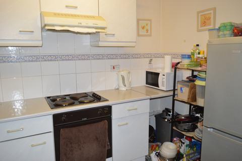 1 bedroom flat to rent, Churchill Court , Ilford, Essex, IG1