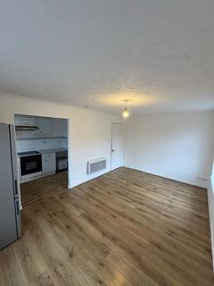 1 bedroom flat to rent, Churchill Court , Ilford, Essex, IG1