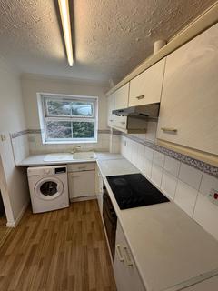 1 bedroom flat to rent, Churchill Court , Ilford, Essex, IG1