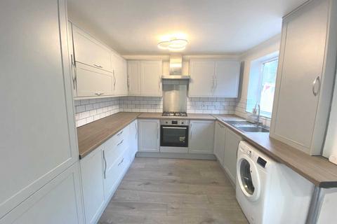 2 bedroom end of terrace house to rent, Bray Close, Borehamwood