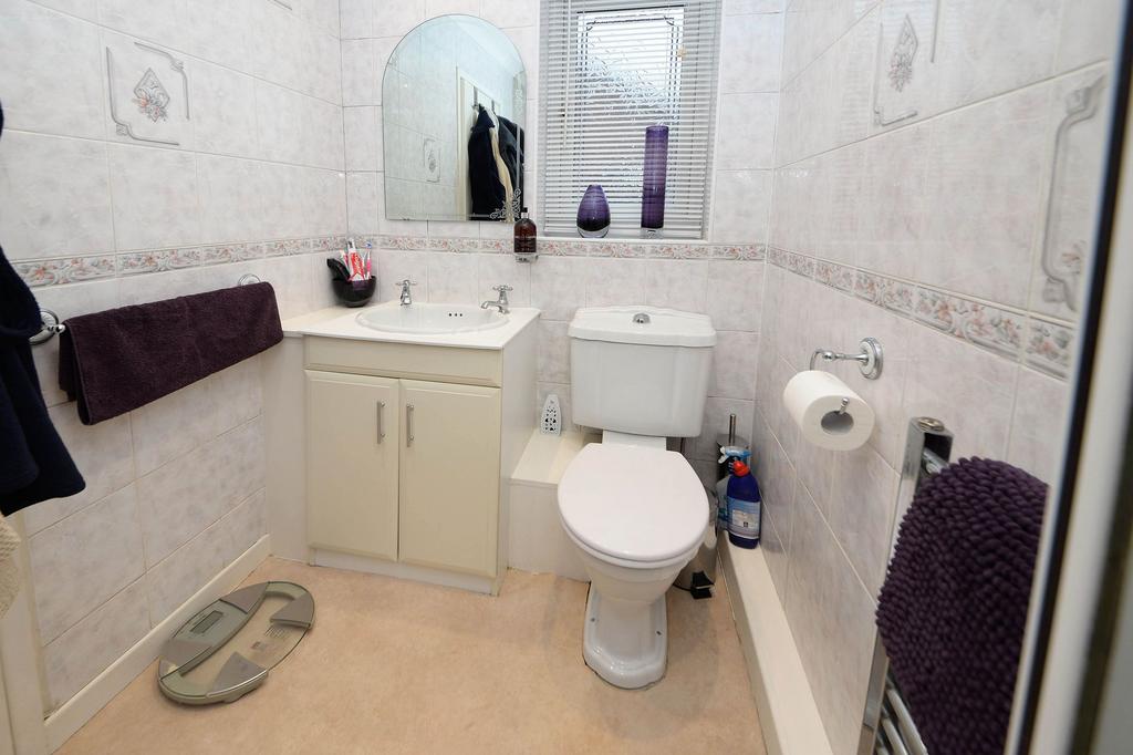En suite to master