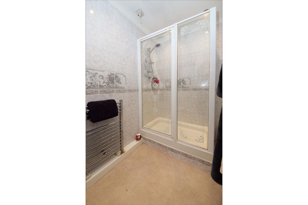 En suite to master