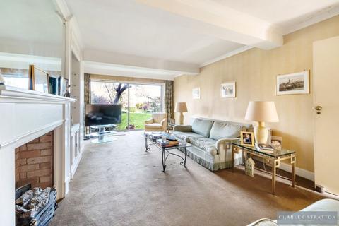 11 Hardley Crescent, Hornchurch, RM11 2EL