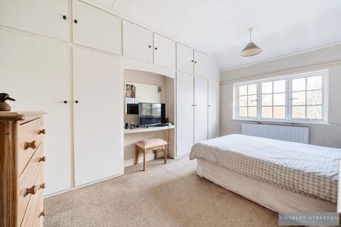 11 Hardley Crescent, Hornchurch, RM11 2EL