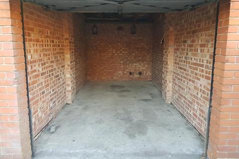 Garage to rent, Neal Close, Gerrards Cross SL9