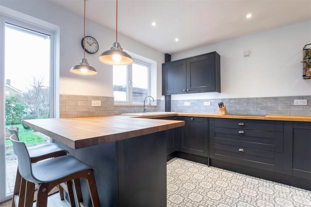 Nettleton Road, Benhall, Cheltenham, GL51 2 bed semidetached bungalow