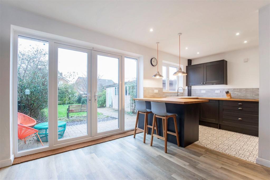 Nettleton Road, Benhall, Cheltenham, GL51 2 bed semidetached bungalow