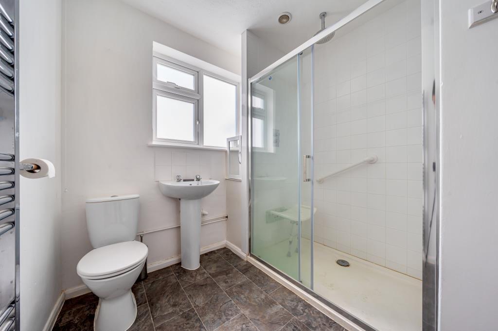 Adderbury, Oxfordshire, OX17 2 bed detached bungalow to rent £1,200 pcm (£277 pw)