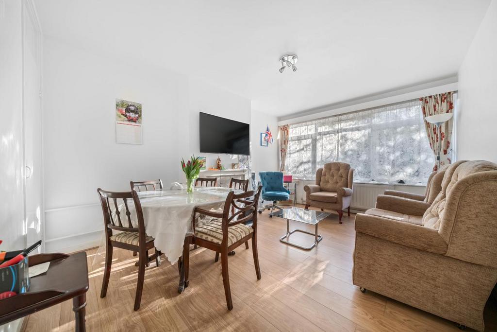 Augustus Road, Southfields 1 bed flat for sale £280,000