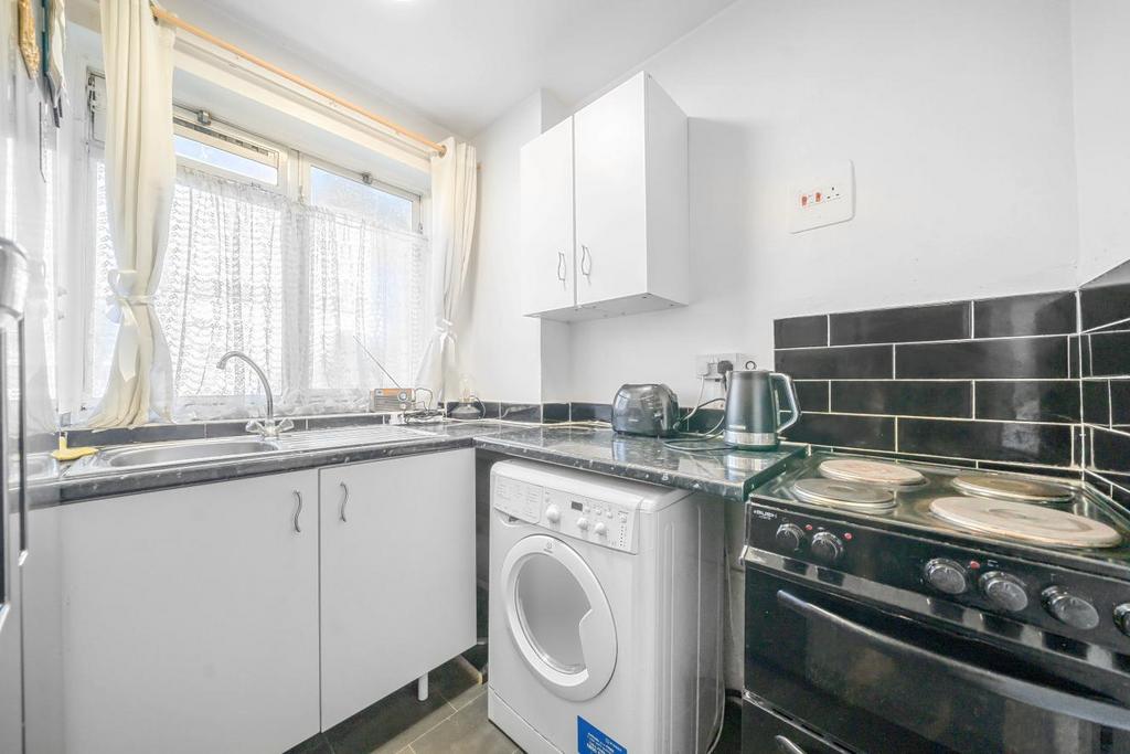 Augustus Road, Southfields 1 bed flat for sale £280,000