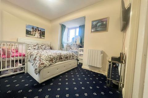 33 Haig Gardens, Gravesend, DA12 1NE
