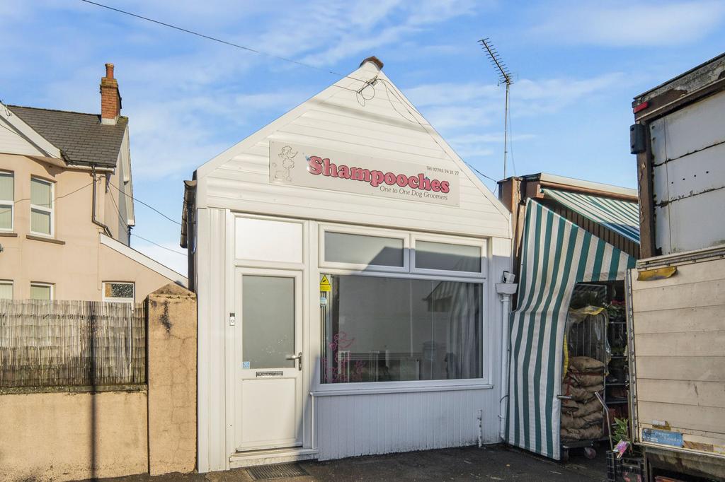 The Uplands, Rogerstone, NP10 Retail property (high street) £70,000