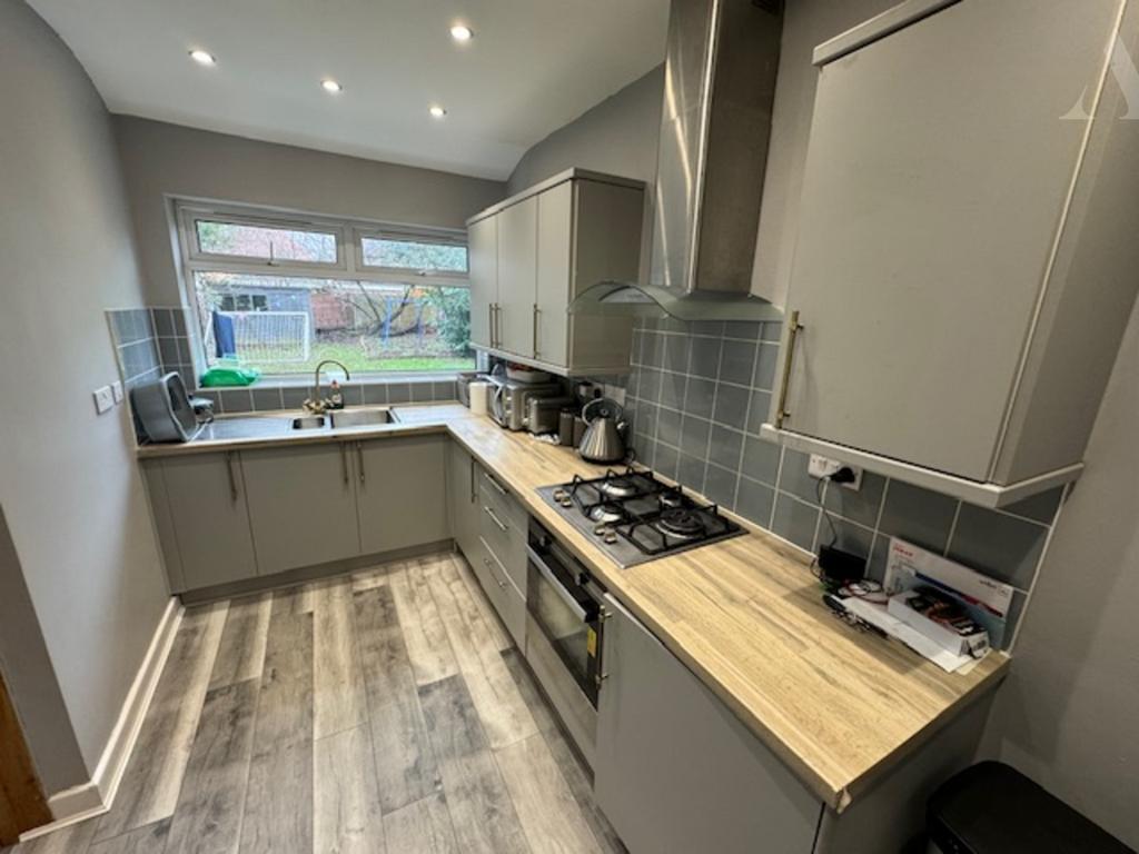 129 Barrows Lane fitted kitchen