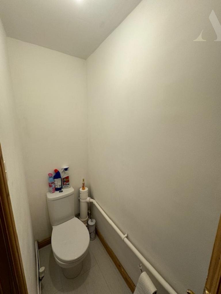 129 Barrows Lane guest wc
