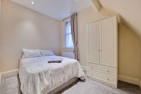 3 bedroom duplex to rent, Clifton Drive, Lytham St Annes