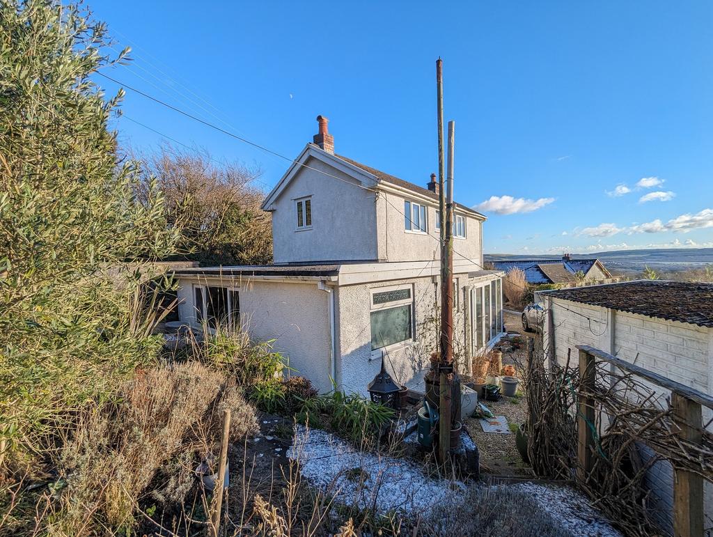 Four Roads, Kidwelly, Carmarthenshire. 2 bed detached house for sale