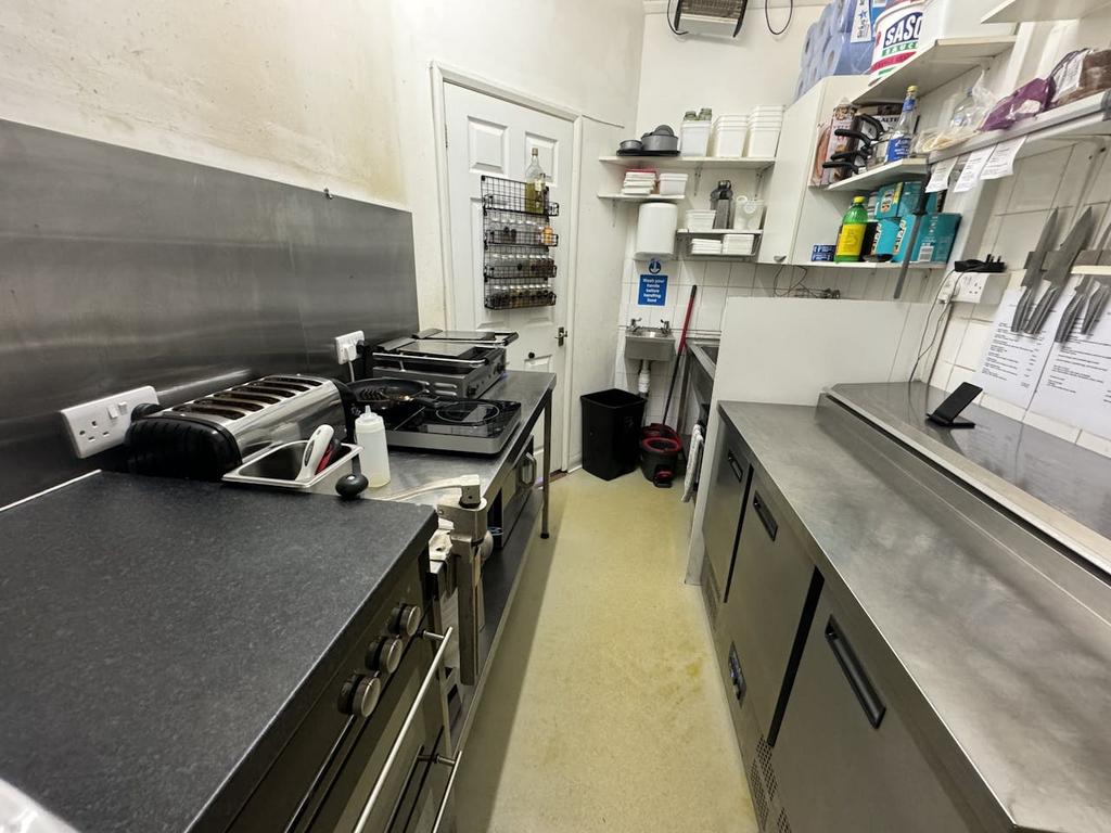 Kitchen 1.jpg
