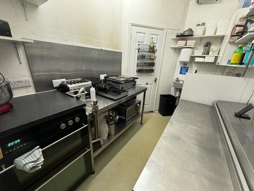 Kitchen 2.jpg