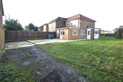 2 bedroom semi-detached house to rent, Smiths Lane, Windsor