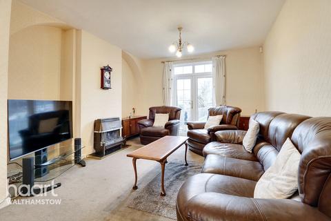 15 Guildsway, London, E17 5JA