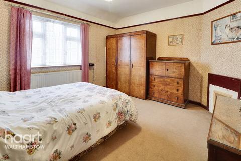 15 Guildsway, London, E17 5JA