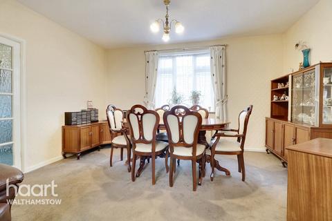 15 Guildsway, London, E17 5JA