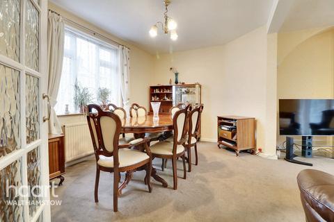 15 Guildsway, London, E17 5JA