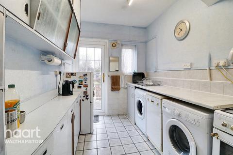 15 Guildsway, London, E17 5JA