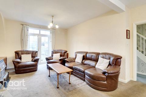 15 Guildsway, London, E17 5JA