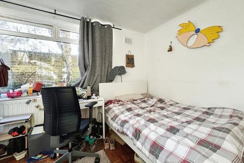3 bedroom semi-detached house for sale - Maple Close, London SW4