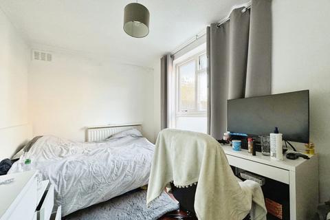 18 Maple Close, London, SW4 8LL