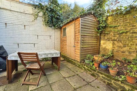 18 Maple Close, London, SW4 8LL