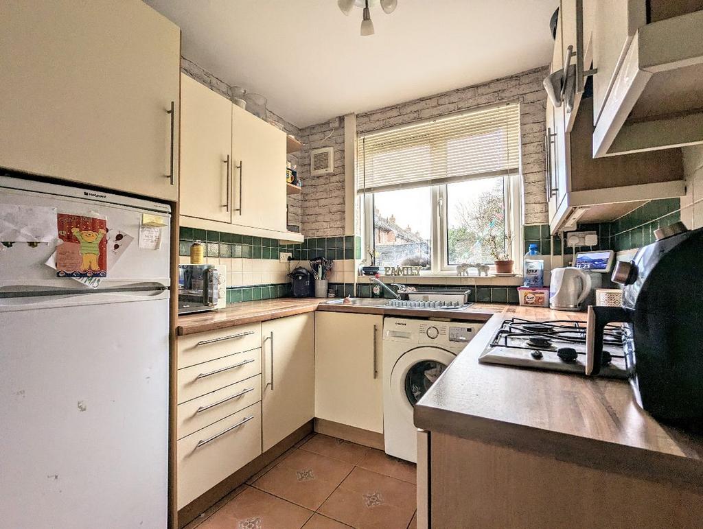 Mossfield Road, Kearsley, Bolton 3 bed semidetached house for sale £
