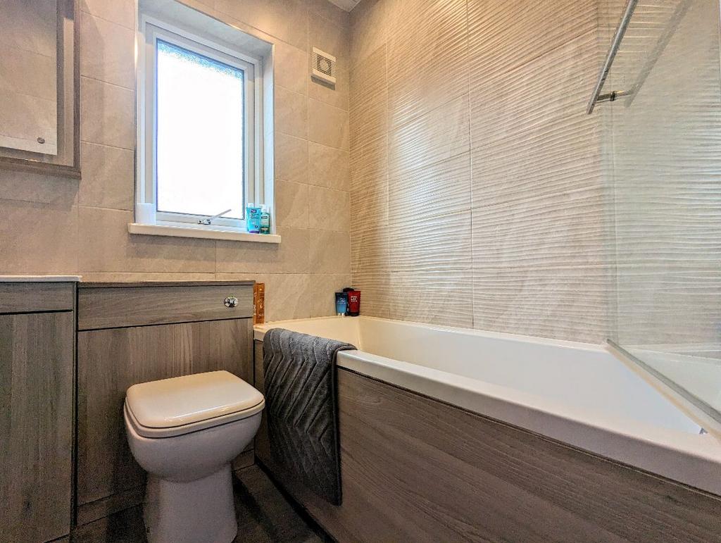 Mossfield Road, Kearsley, Bolton 3 bed semidetached house for sale £