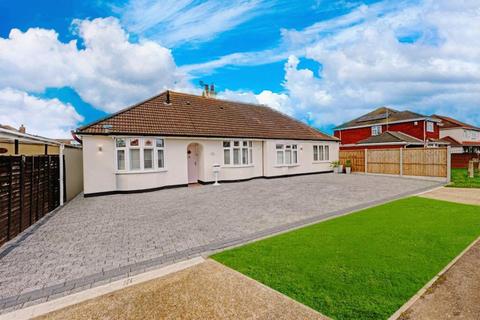 5 bedroom detached bungalow for sale, Ash Road, Canvey Island, SS8