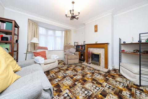 11 Newnham Avenue, Ruislip, HA4 9RW