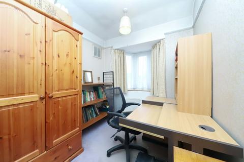 11 Newnham Avenue, Ruislip, HA4 9RW
