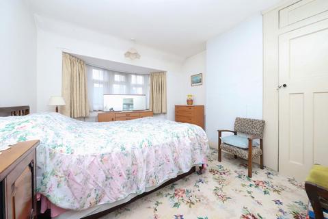 11 Newnham Avenue, Ruislip, HA4 9RW