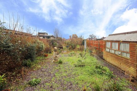 11 Newnham Avenue, Ruislip, HA4 9RW