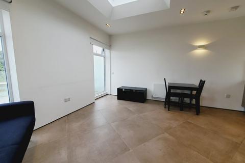 1 bedroom flat for sale, Grosvenor Court, Hale Lane,NW7