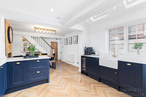 12 Godstone Road, Lingfield, RH7 6BW