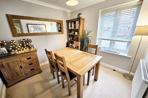 47 Barons Crescent, Trowbridge, BA14 7FU