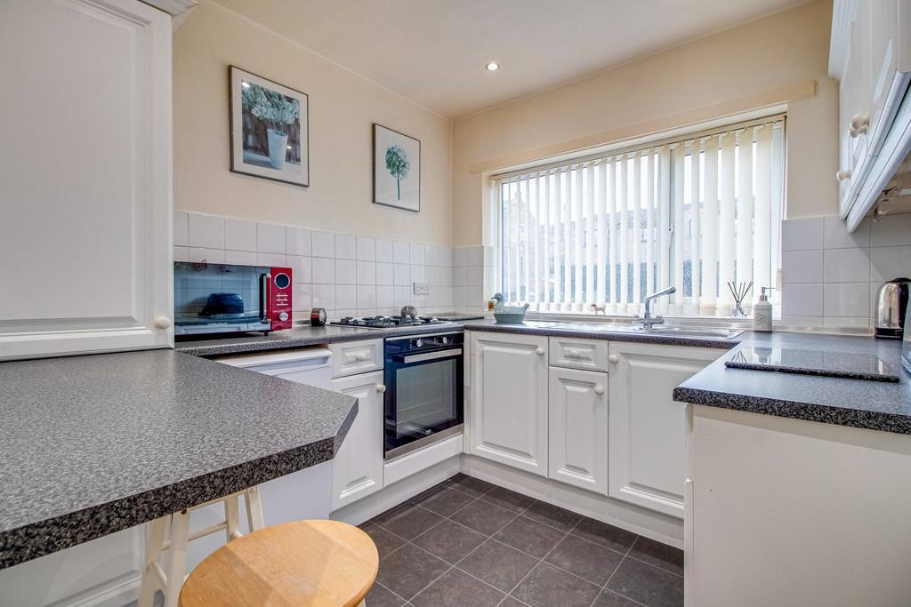Long Lane, Honley, Holmfirth 2 bed semidetached bungalow for sale £
