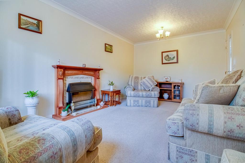 Long Lane, Honley, Holmfirth 2 bed semidetached bungalow for sale £