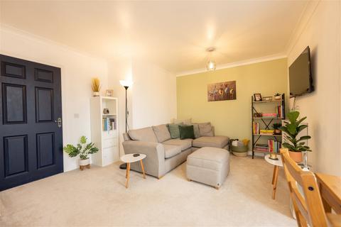 2 bedroom flat for sale, Rostron Close, Southampton SO18