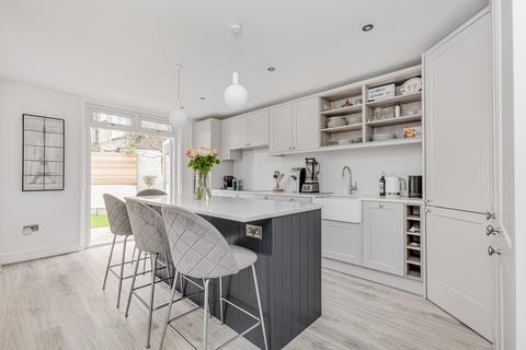 undefined, Taybridge Road, London
