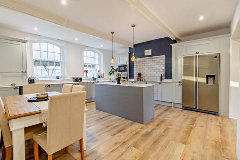 5 Blenheim Square, Leeds, LS2 9AR